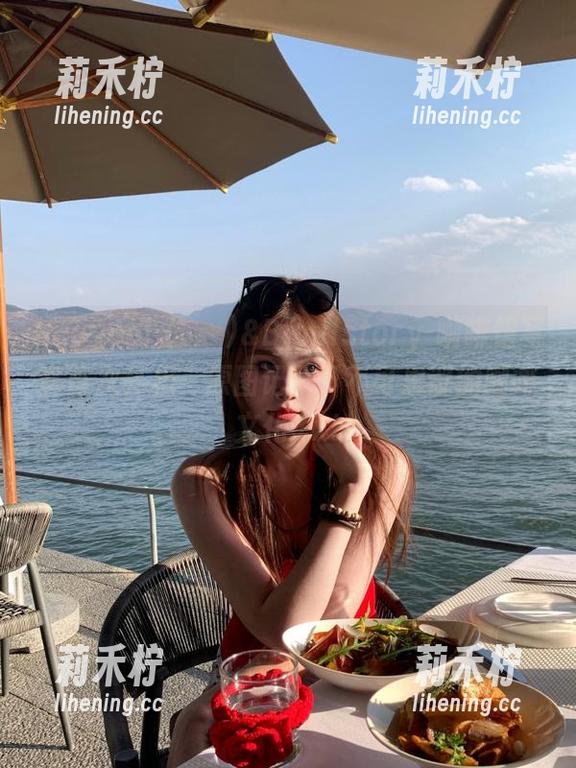 Seoyool (서율)&Bimilstory-咖啡馆写真首次亮相，原图记录下不可思议的咖啡文化.txt